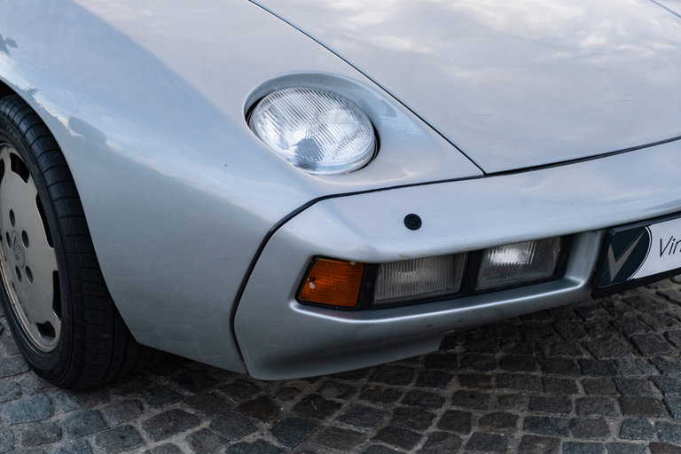 Porsche 928