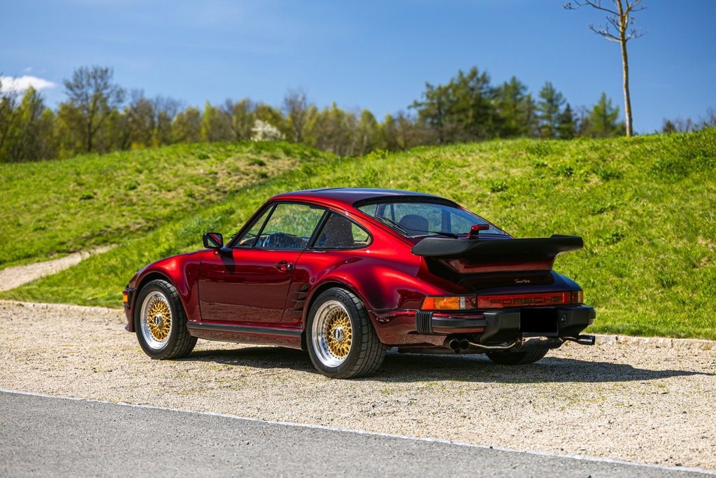 Porsche 911 Turbo 3.3 (US)