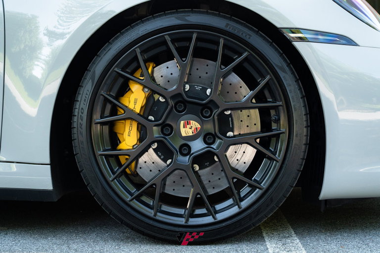 Porsche 992 Carrera GTS