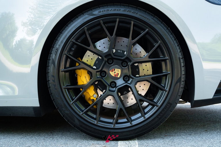 Porsche 992 Carrera GTS