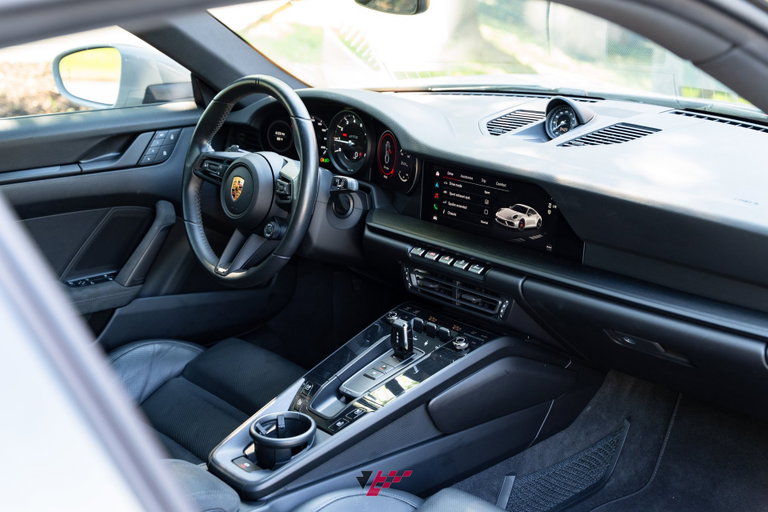 Porsche 992 Carrera GTS