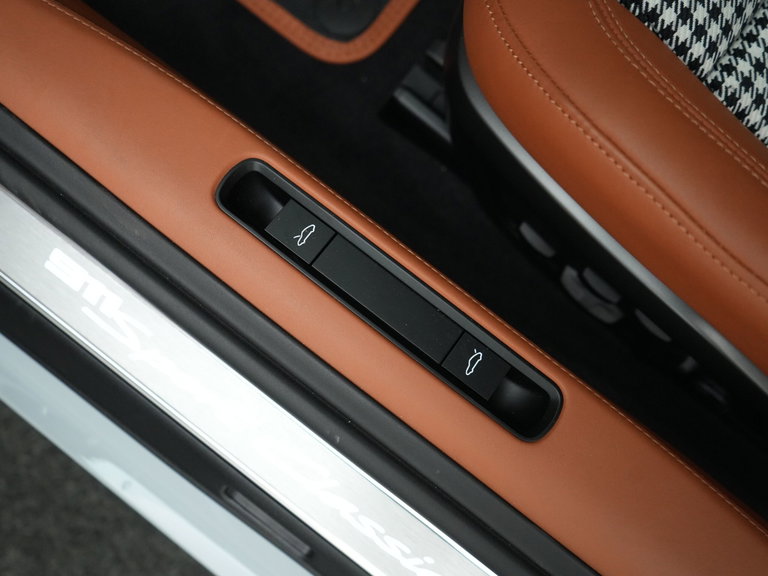 Porsche 992 Sport Classic