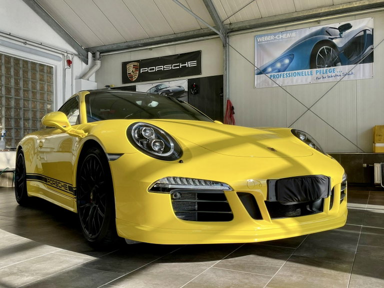 Porsche 991 Carrera 4 GTS