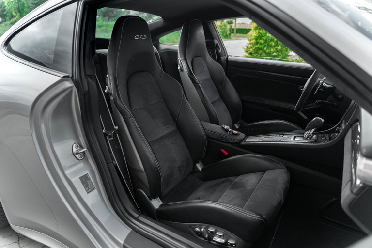 Porsche 991 Carrera 4 GTS