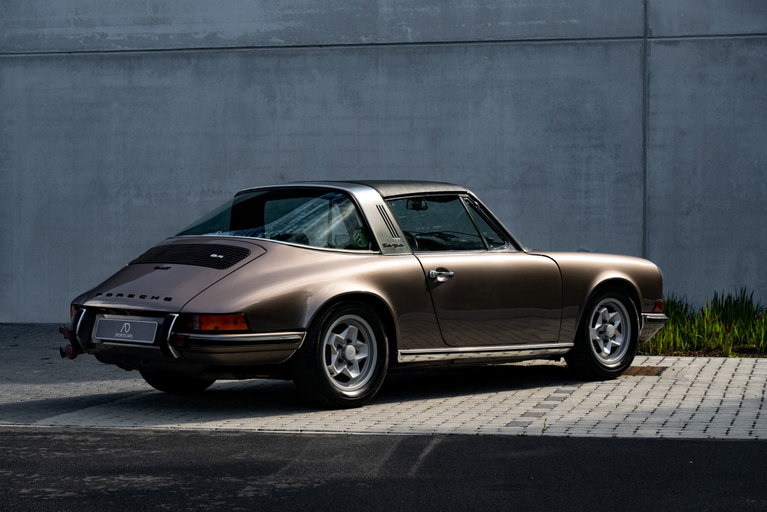 Porsche 992 Carrera 4