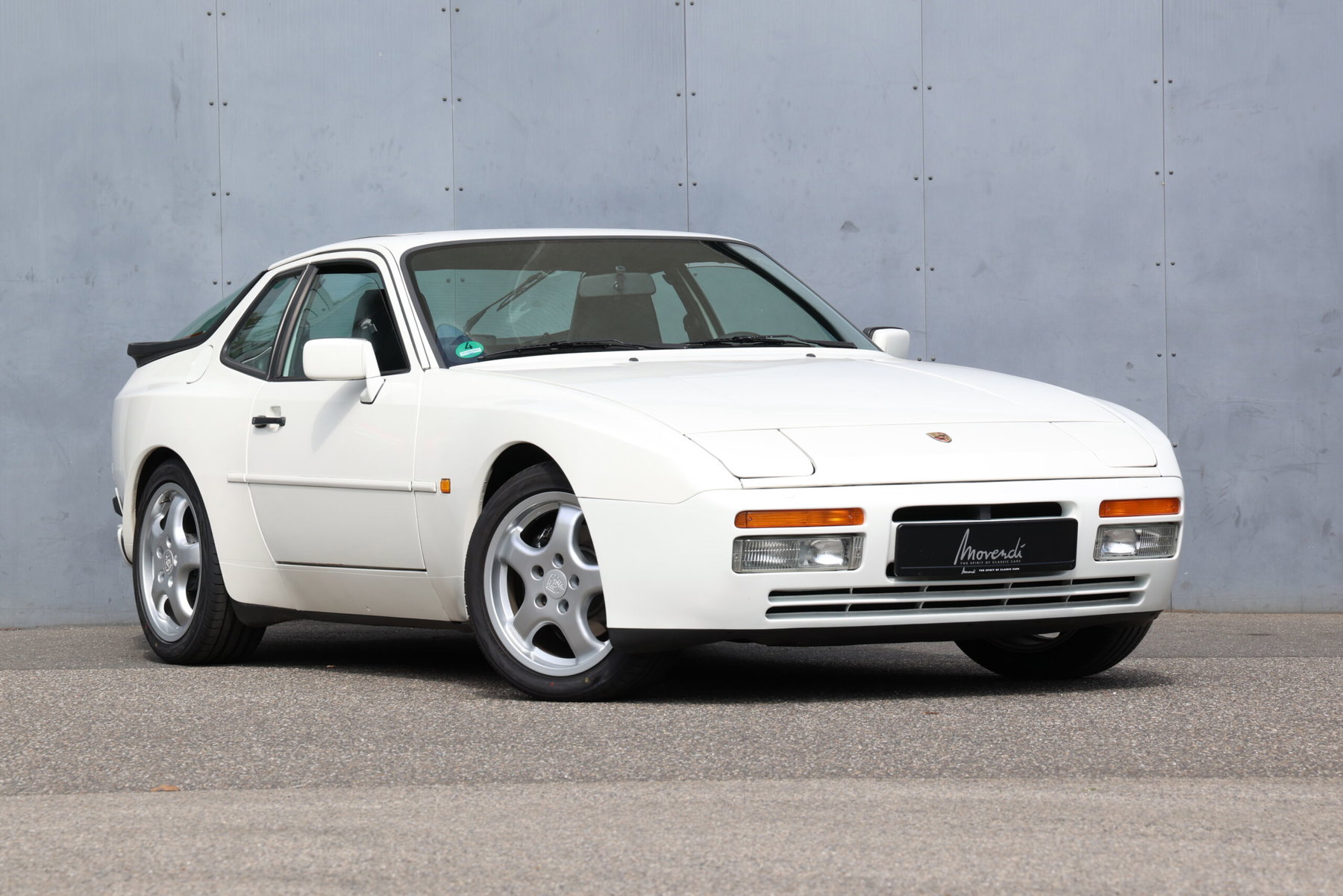 Porsche in Alpin White L90E - Color Overview - elferspot.com