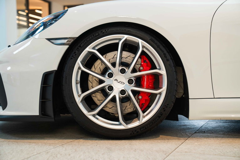 Porsche 718 Cayman GT4