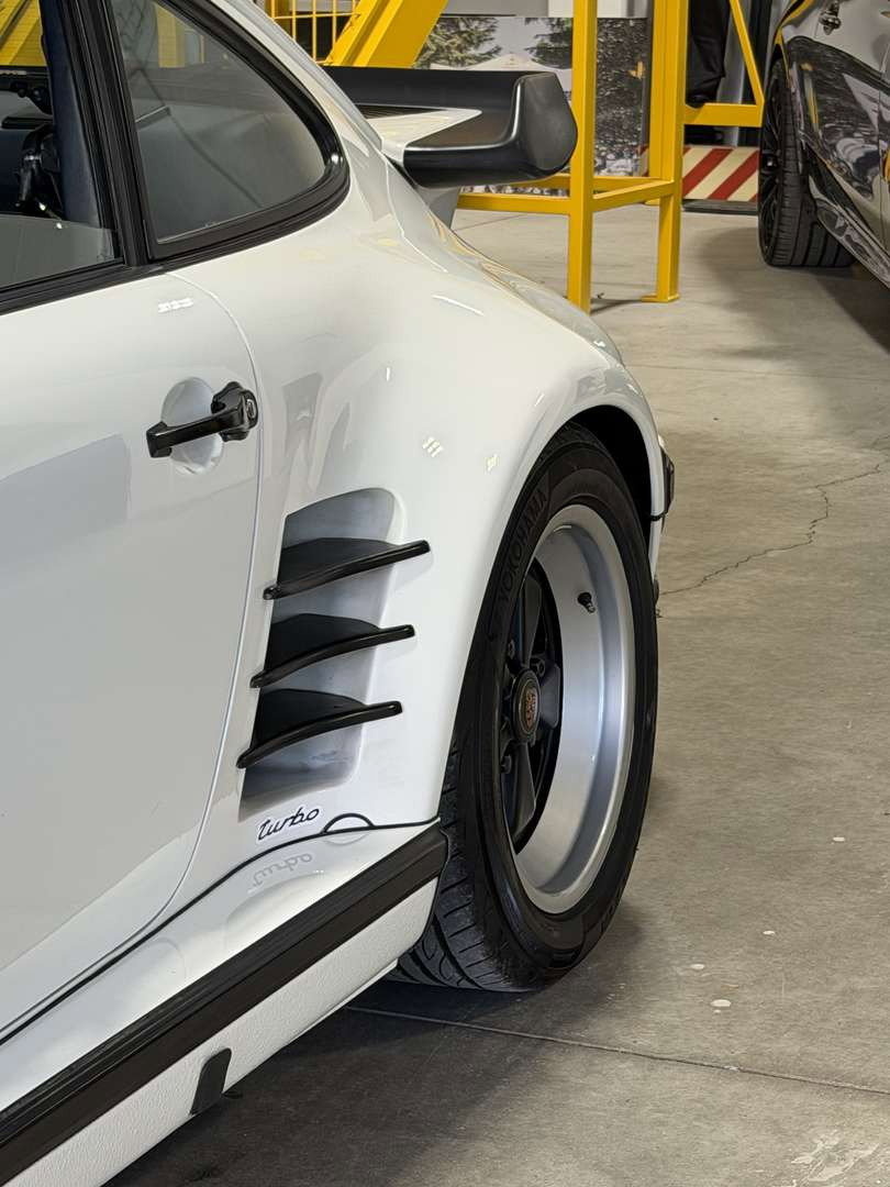 Porsche 911 Turbo 3.3