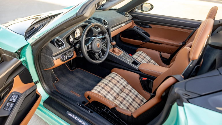 Porsche 718 Spyder RS