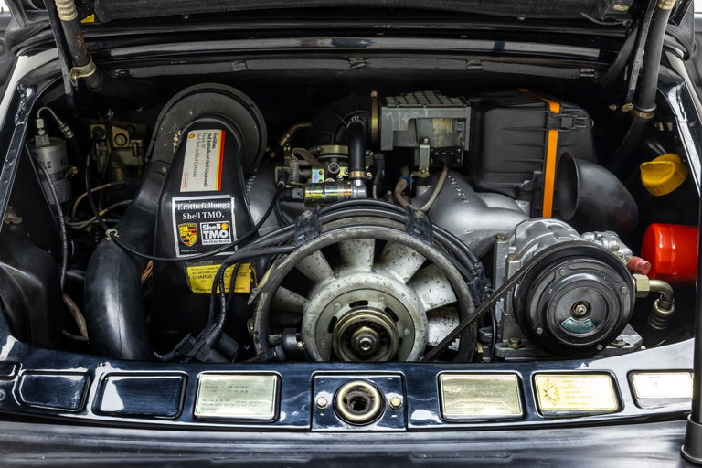 Porsche 911 Carrera 3.2 (US)