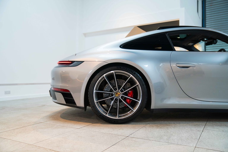 Porsche 992 Carrera 4S