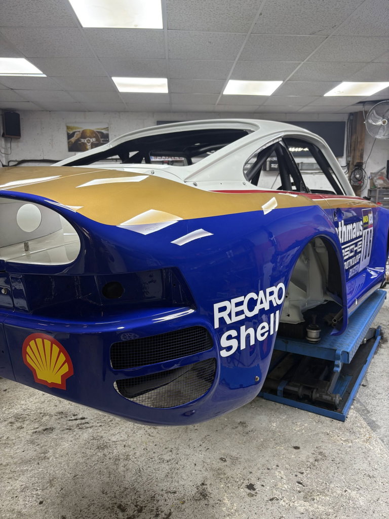 Porsche 959 Dakar Replica
