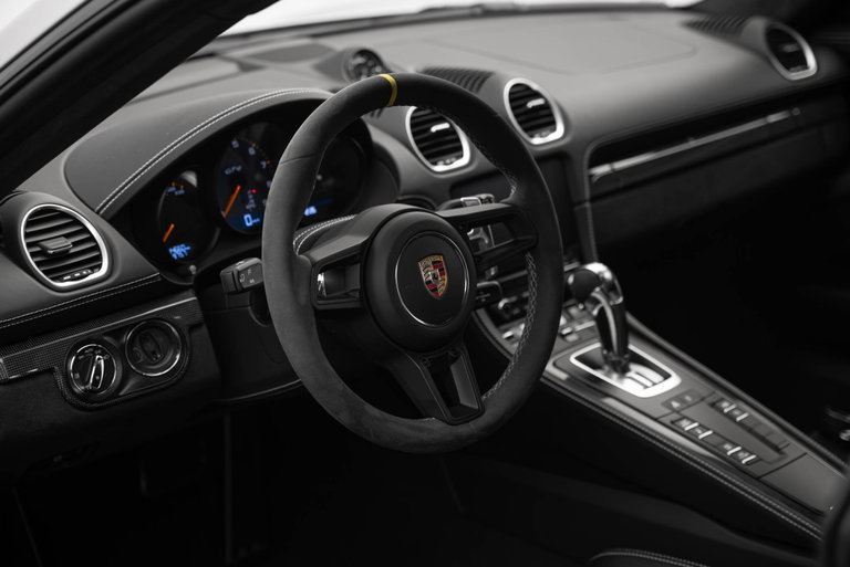 Porsche 718 Cayman GT4