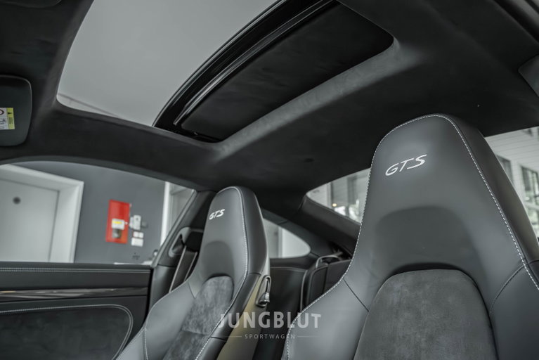 Porsche 991 Carrera 4 GTS