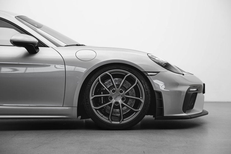 Porsche 718 Cayman GT4