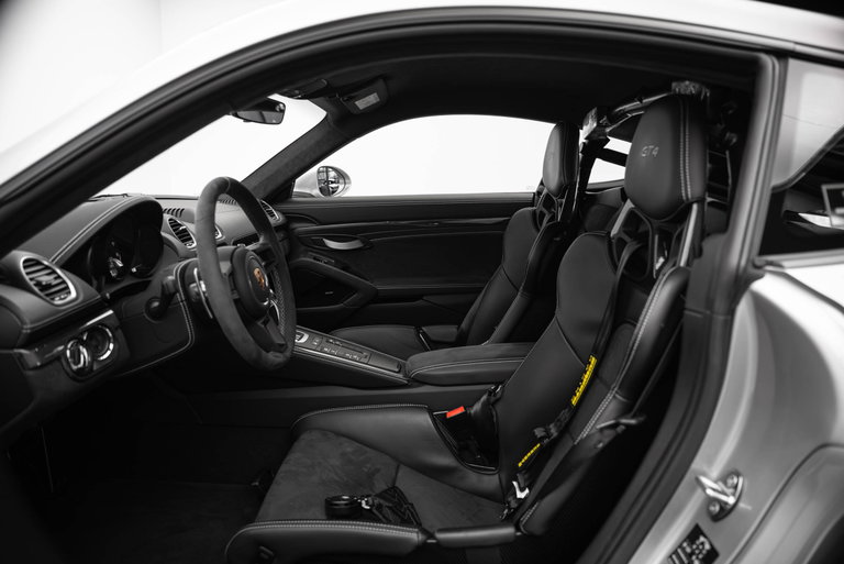 Porsche 718 Cayman GT4