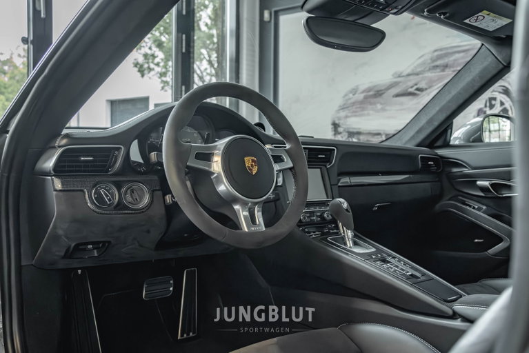 Porsche 991 Carrera 4 GTS