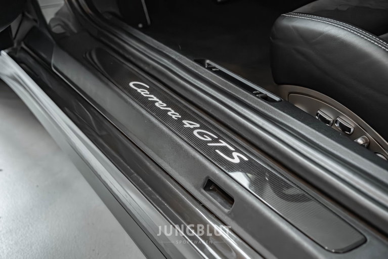 Porsche 991 Carrera 4 GTS