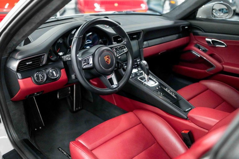 Porsche 991.2 Carrera GTS