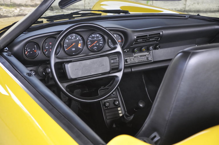 Porsche 911 Carrera 3.2 Speedster