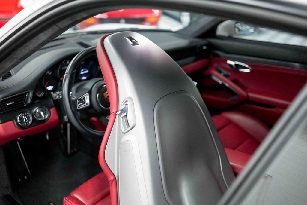 Porsche 991.2 Carrera GTS
