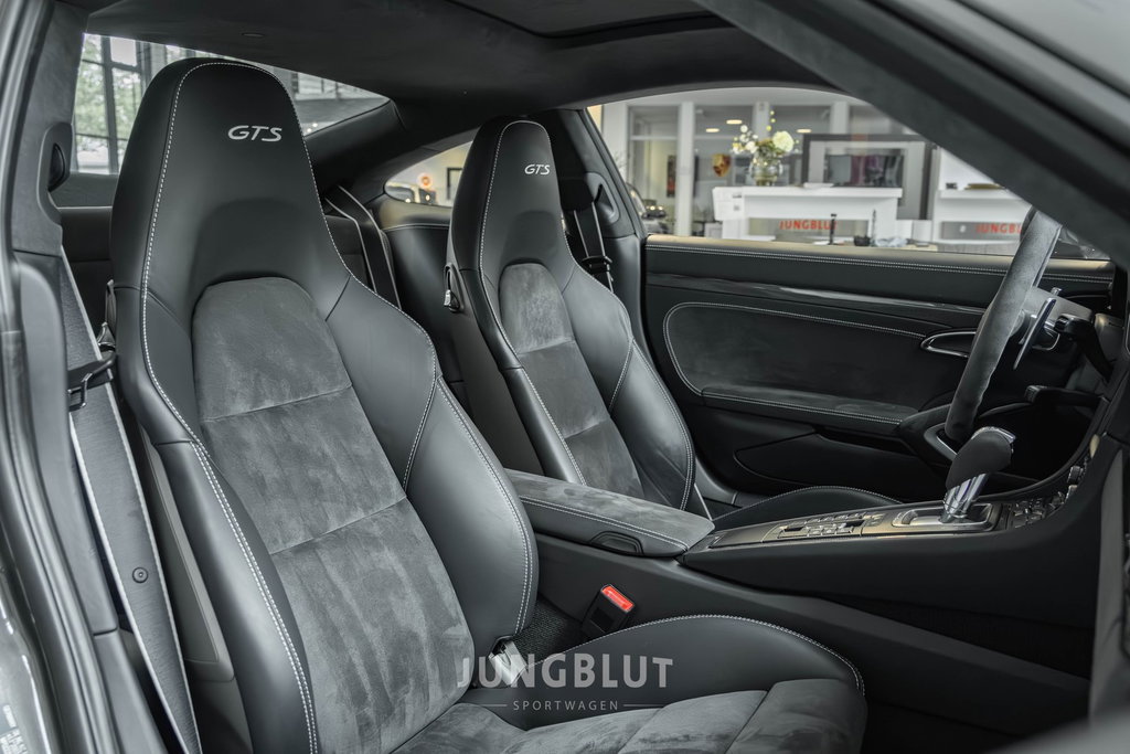 Porsche 991 Carrera 4 GTS