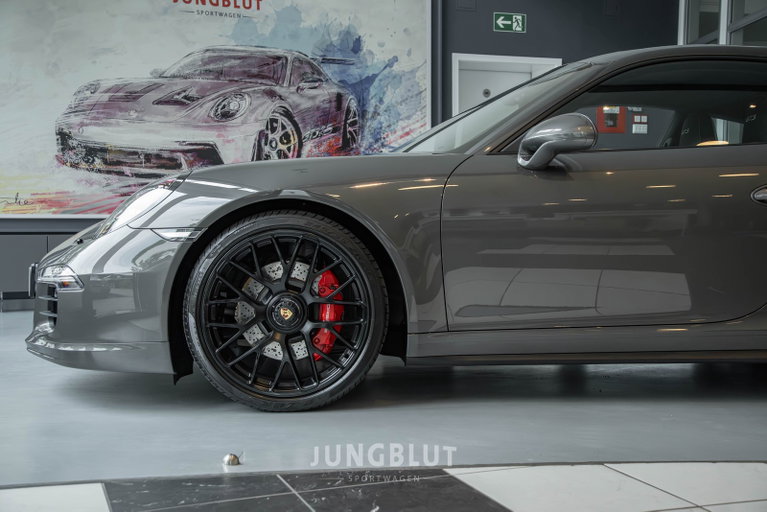 Porsche 991 Carrera 4 GTS