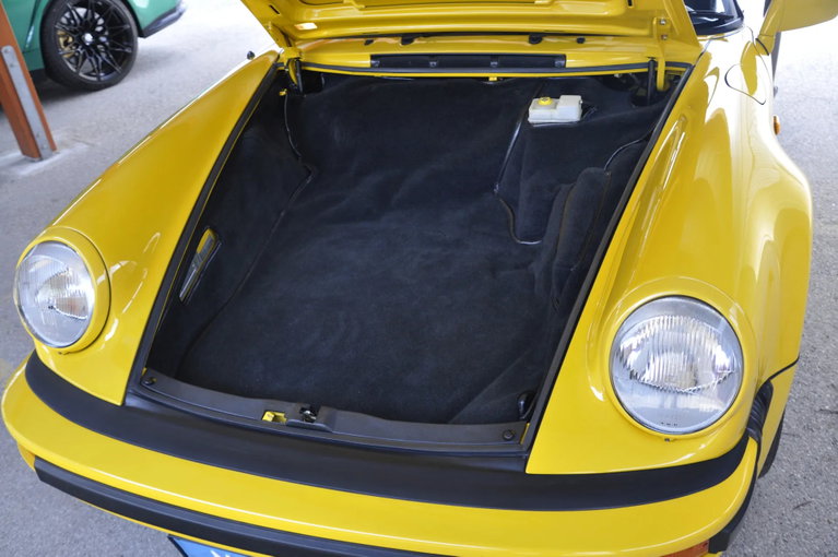 Porsche 911 Carrera 3.2 Speedster