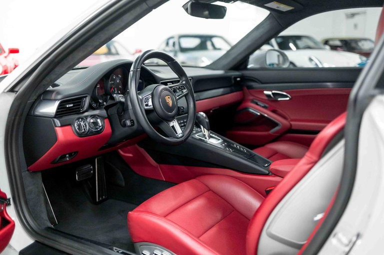 Porsche 991.2 Carrera GTS