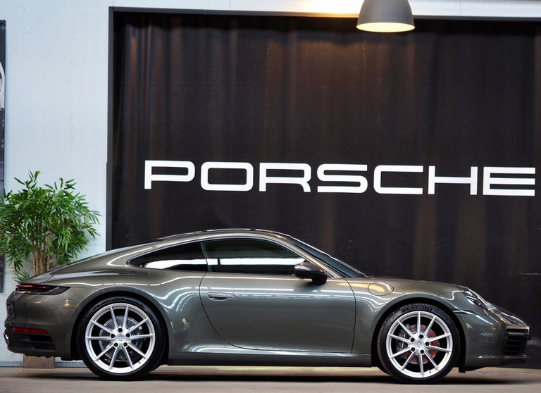 Porsche 992 Carrera