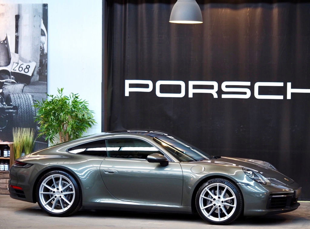 Porsche 992 Carrera