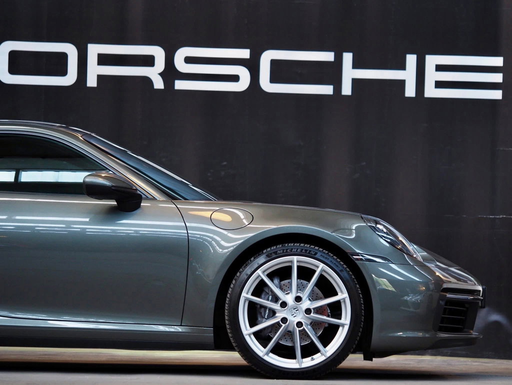 Porsche 992 Carrera