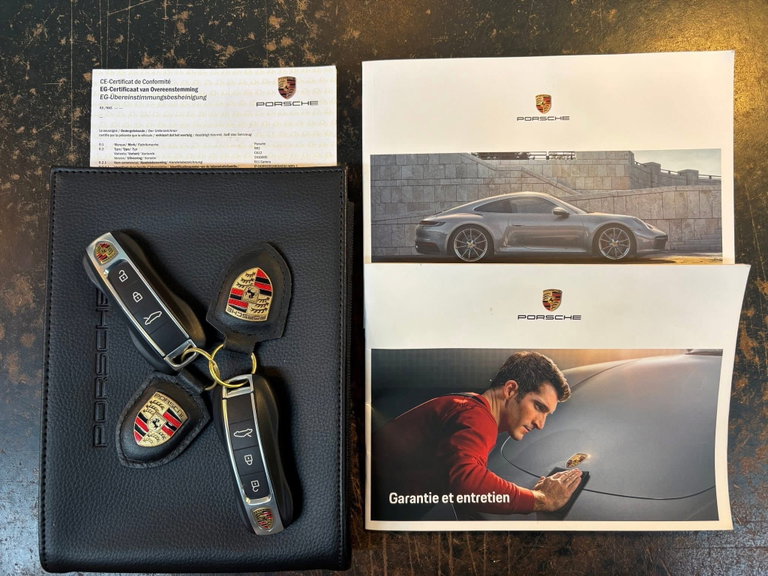 Porsche 992 Carrera