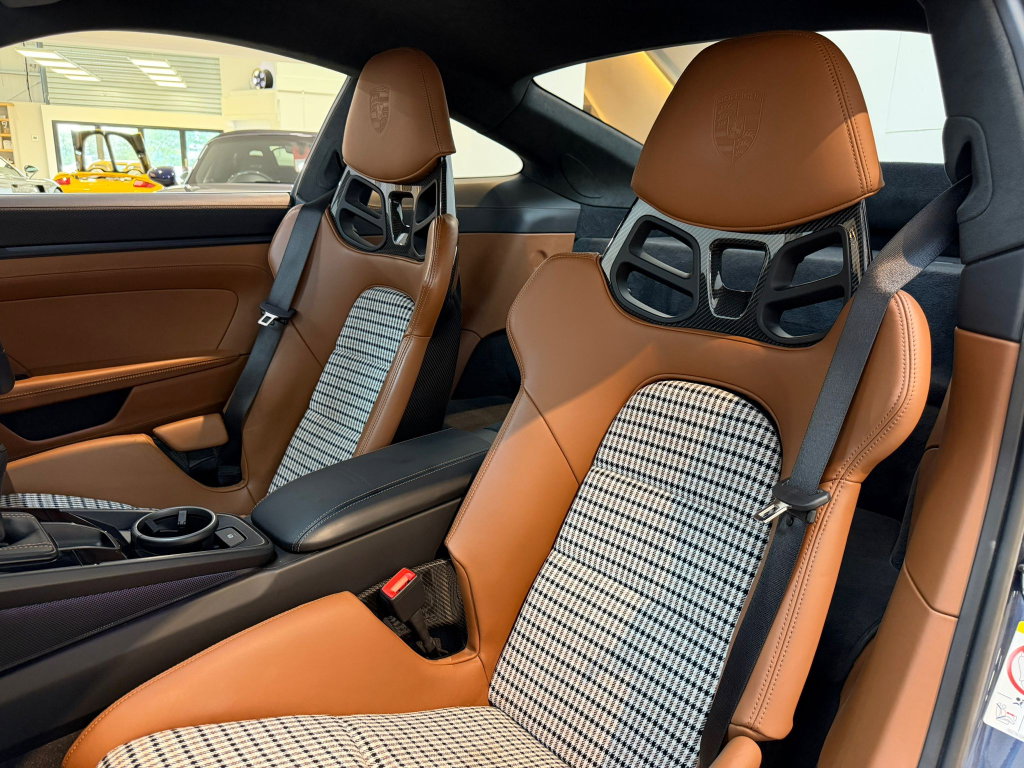 Porsche 992 GT3 Touring