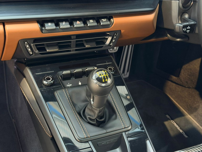 Porsche 992 GT3 Touring
