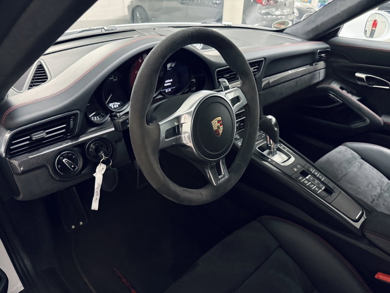 Porsche 991 Carrera GTS