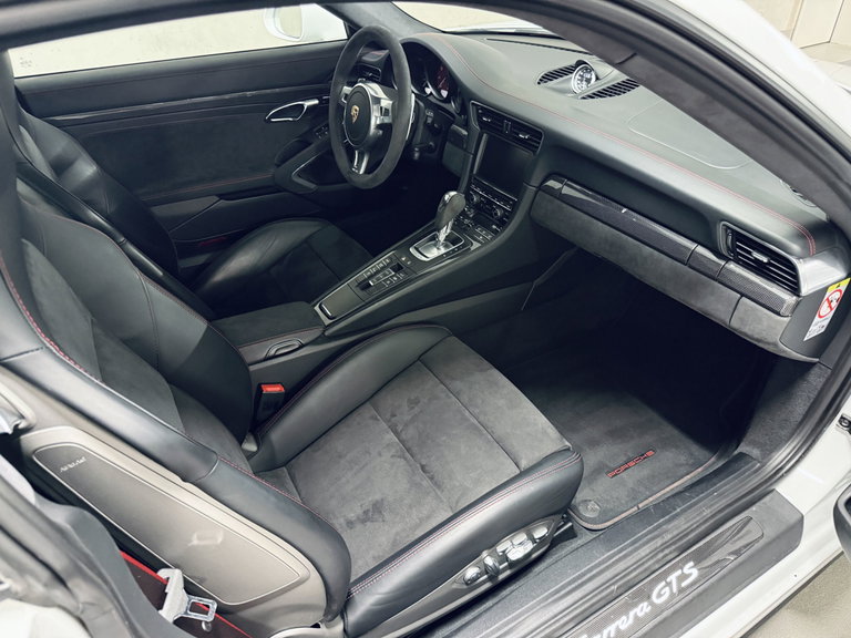 Porsche 991 Carrera GTS