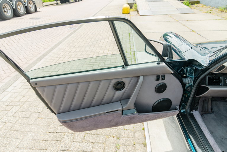 Porsche 964 Carrera 4