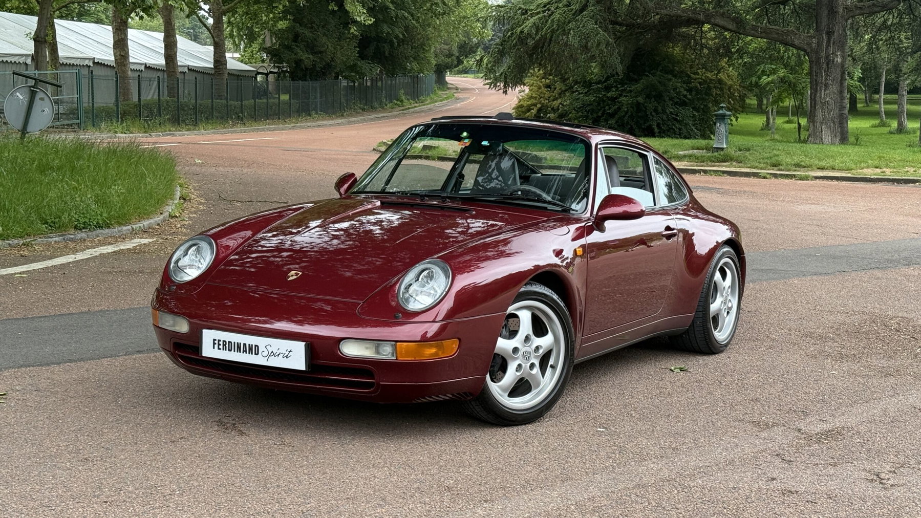 Porsche in Arena Red Pearl 84S - Color Overview - elferspot.com