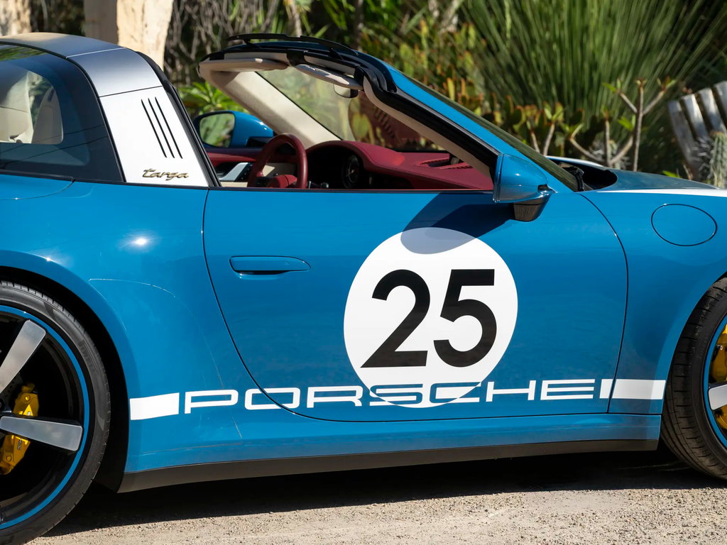 Porsche 992 Heritage Design Edition