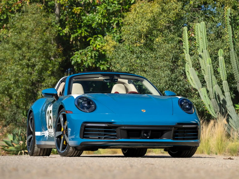 Porsche 992 Heritage Design Edition