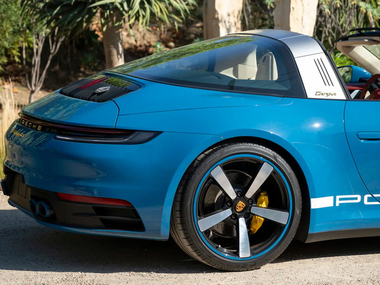 Porsche 992 Heritage Design Edition