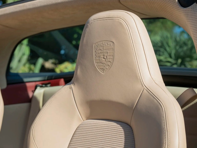 Porsche 992 Heritage Design Edition