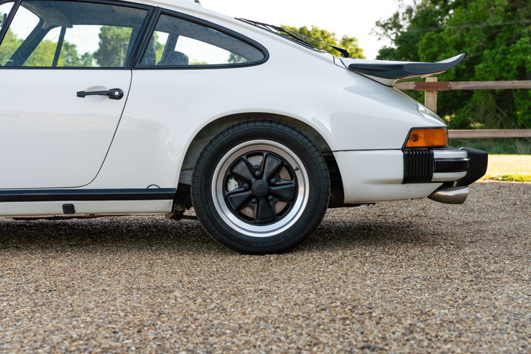 Porsche 911 Carrera 3.2