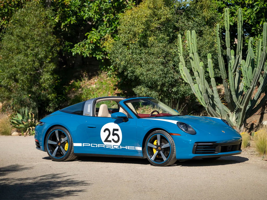 Porsche 992 Heritage Design Edition
