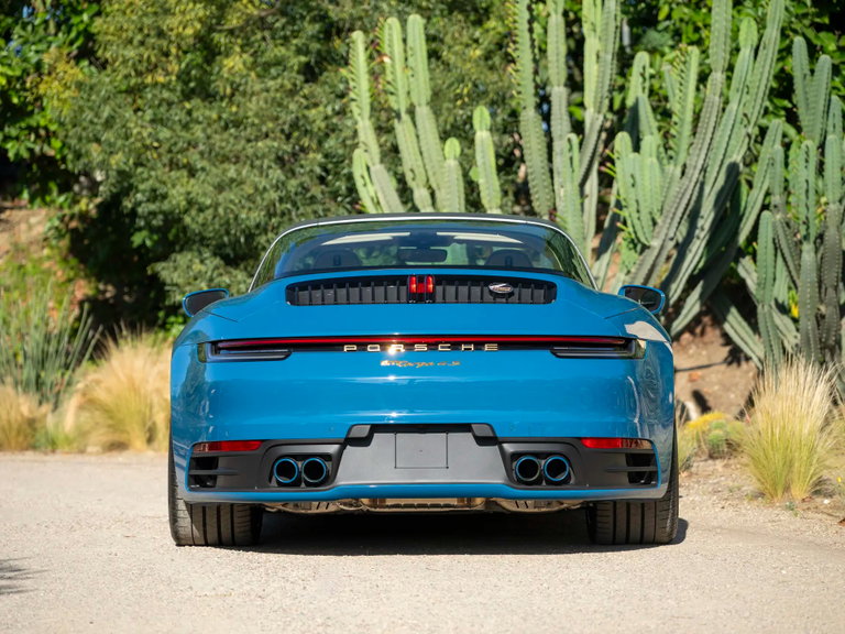 Porsche 992 Heritage Design Edition