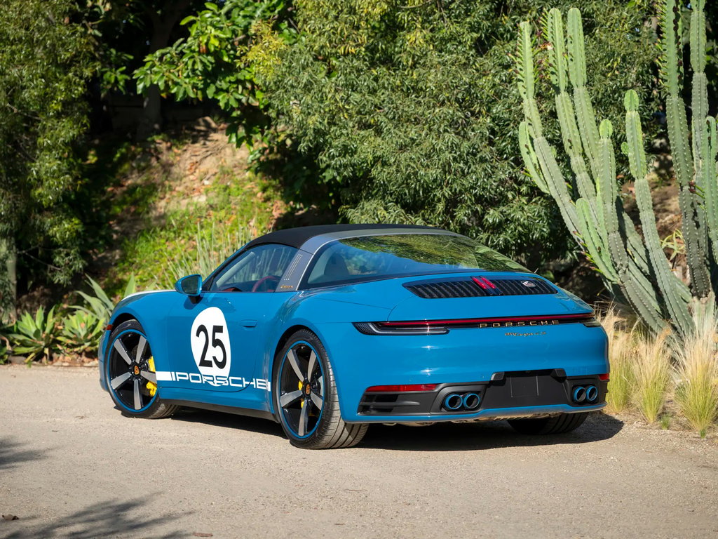 Porsche 992 Heritage Design Edition