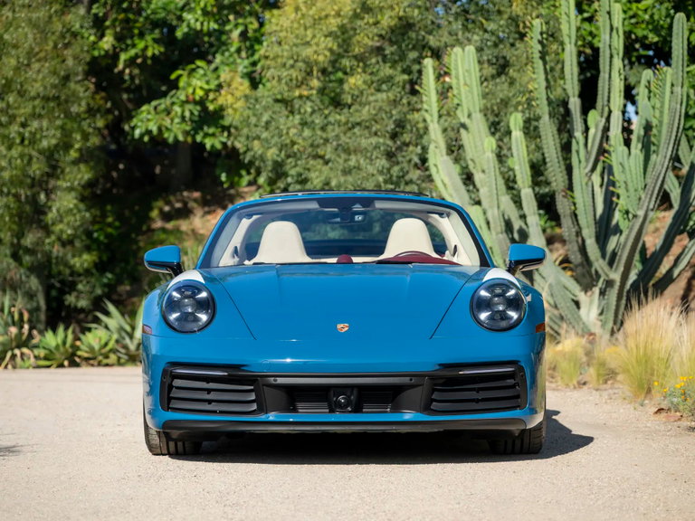 Porsche 992 Heritage Design Edition