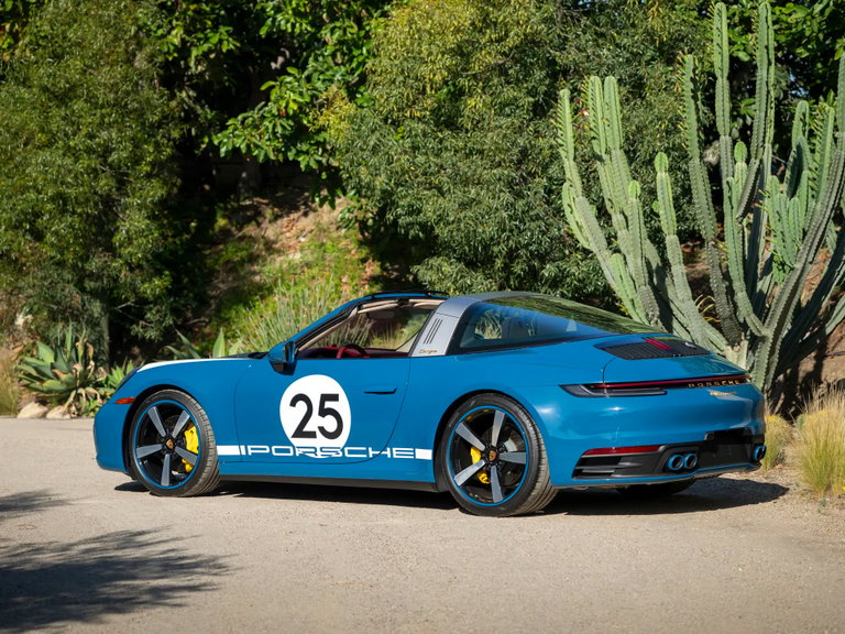 Porsche 992 Heritage Design Edition