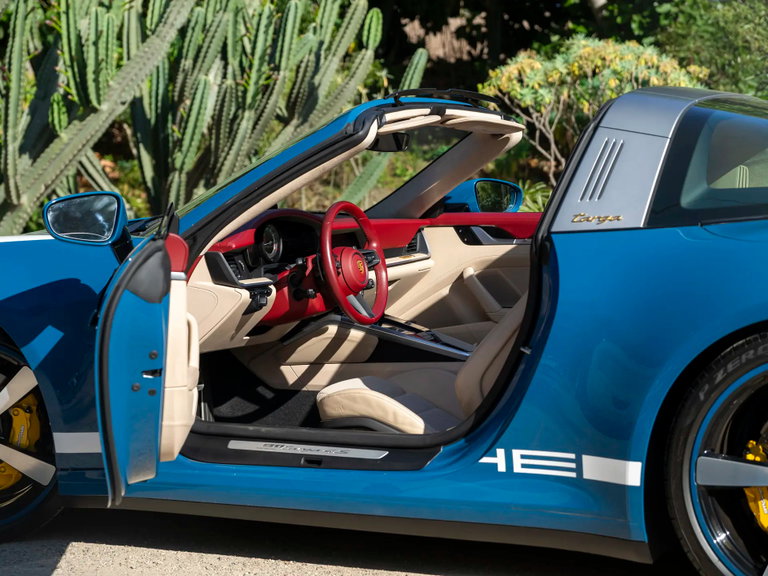 Porsche 992 Heritage Design Edition